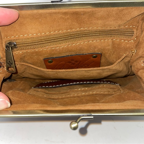 Patricia Nash SAVENA TOOLED Leather Framed Kisslock Wristlet FLORENCE - Picture 7 of 10